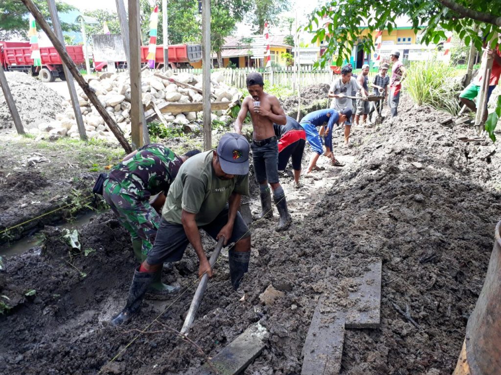 Becek Satgas Tmmd Bangun Jalan Akses