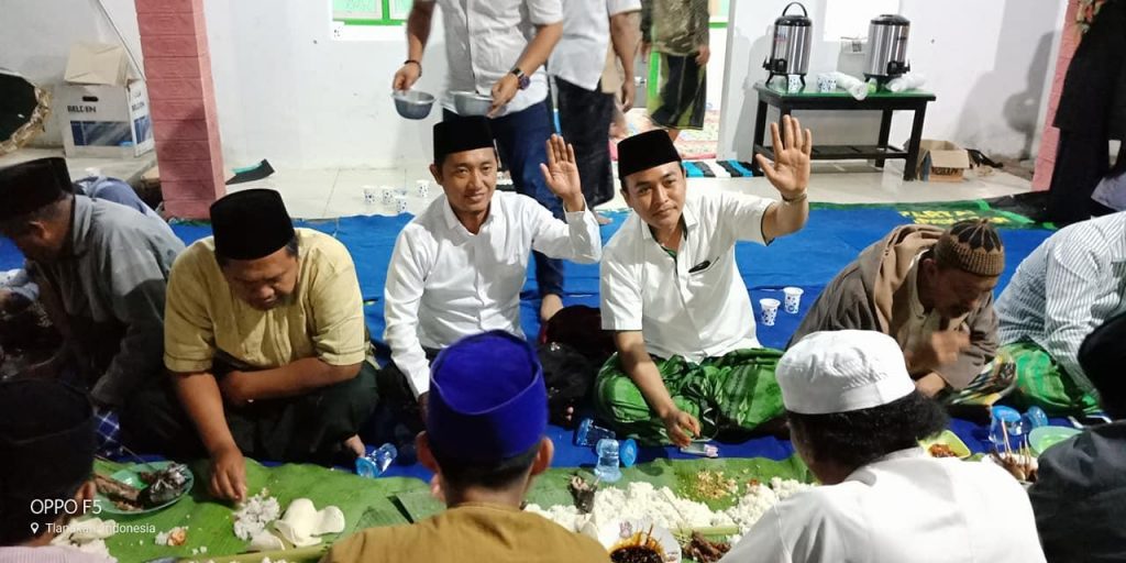 Foto Bersama Keluarga dan Makan ala Santri, Foto "Berbaur ...