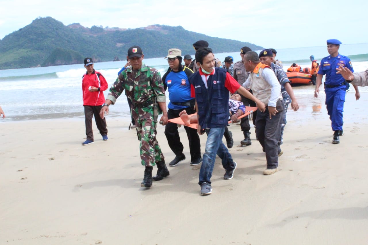 Tanggap Bencana Petugas Gabungan Di Banyuwangi Gelar Simulasi