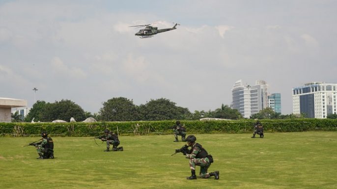 Panglima TNI Tinjau Latihan Fast Roping Yonif 305/Tengkorak di Monas ...