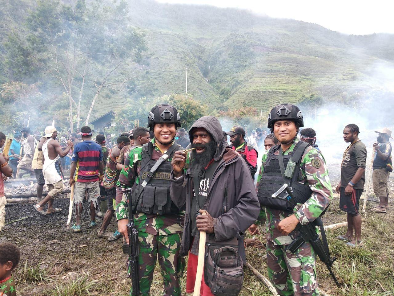 Satgas Yonif Raider 514 SY Junjung Tinggi Adat Istiadat Di Tanah Papua