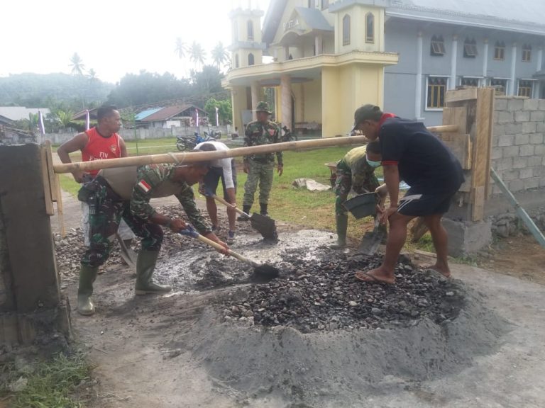 Satgas TMMD ke 106 bersama Masyarakat Gotong Royong Membangun Pagar