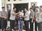 Jibril Maulana seorang anak yang menderita penyakait leukimia asal Desa Pamolokan, Kabupaten Sumenep, Madura, Jawa Timur di besuk orang nomor satu diwilayah hukum polres Sumenep ini dengan menggelar Kegiatan Bhakti sosial berupa santunan juga dihadiri oleh petinggi Polres sumenep dan ibu-ibu Bayangkari