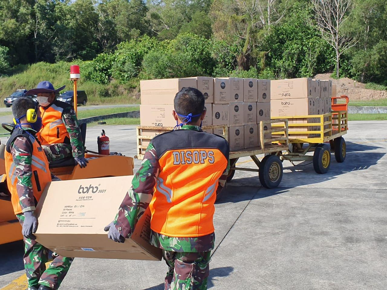 Prajurit TNI Distribusi APD Tepat Sasaran  Beritalima com