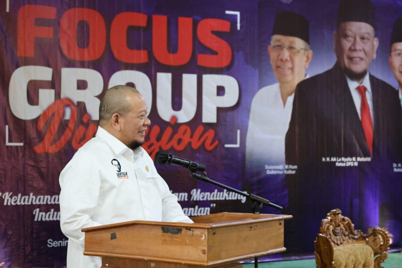 Ketua DPD RI saat membuka Focus Grup Discussion di IAIN Pontianak, Senin (14/6).
