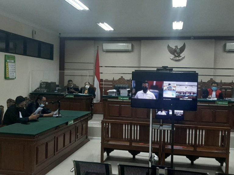 Keributan Histeris Meledak Saat Hakim Pengadilan Negeri Mojokerto Menghukum Terdakwa Dalam Kasus Suami Menjual Istri Dengan Hukuman 7 Tahun Penjara