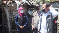 Gubernur Khofifah bersama Bupati Jember meninjau korban gempa (beritalima.com/sugik)