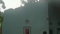 Salah satu rumah warga jember yang rusak akibat angin kencang (Foto tangkapan layar)