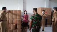 Disperindag Jember bersama TNI-Polri melakukan sidak minyak goreng di gudang (beritalima.com/sugik)