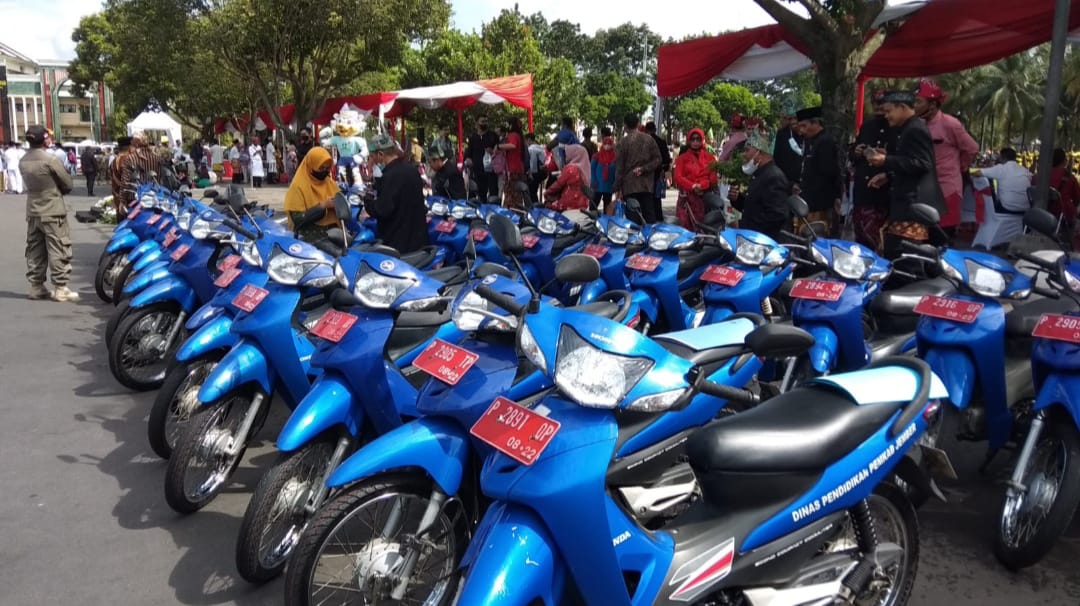 Puluhan sepeda motor dinas untuk pengawas sekolah PAUD Jember (beritalima.com/sugik)
