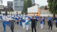 Pelaksanaan Senam Prolanis di halaman Universitas Muhammadiyah Jember (beritalima.com/sugik)