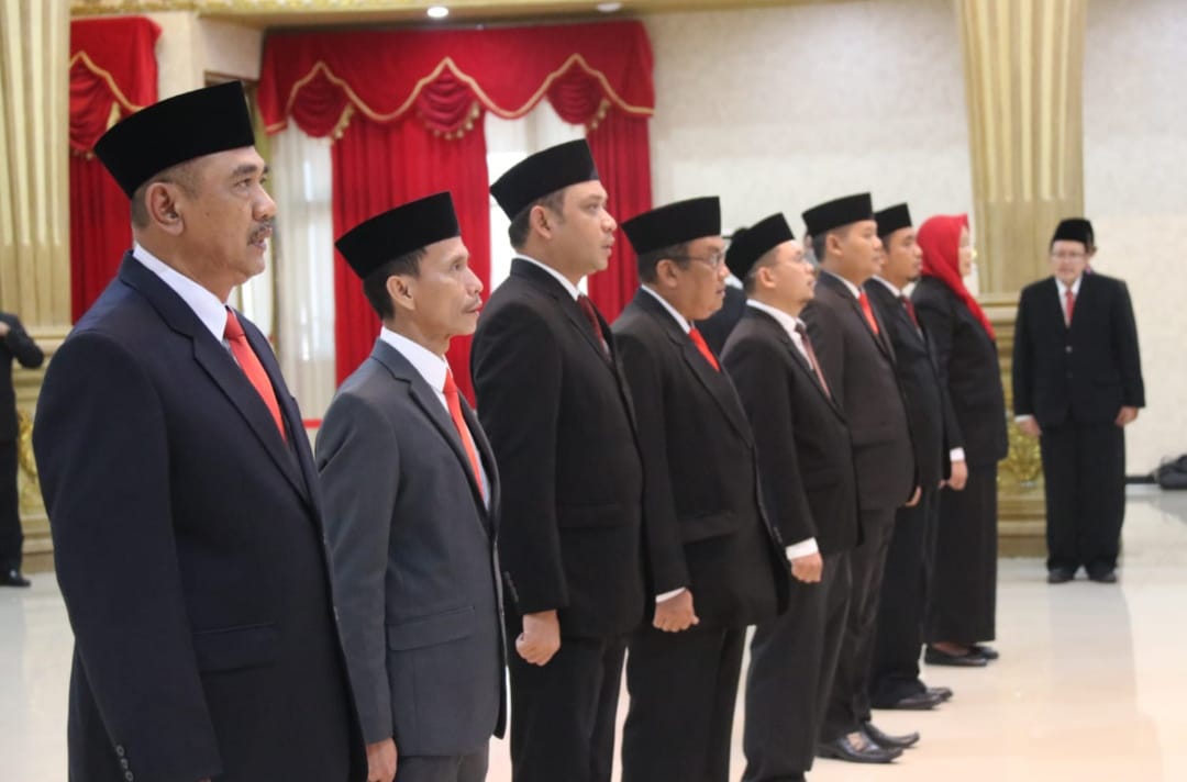 Delapan pejabat tinggi Pemkab Jember yang dilantik oleh Bupati Hendy (beritalima.com/sugik)