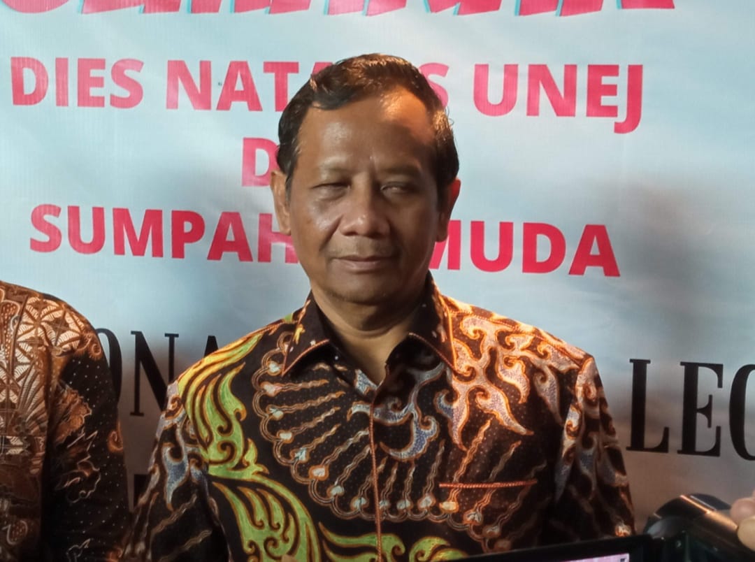 Menkopolhukam Mahfud MD saat temui sejumlah wartawan (beritalima.com/sugik)