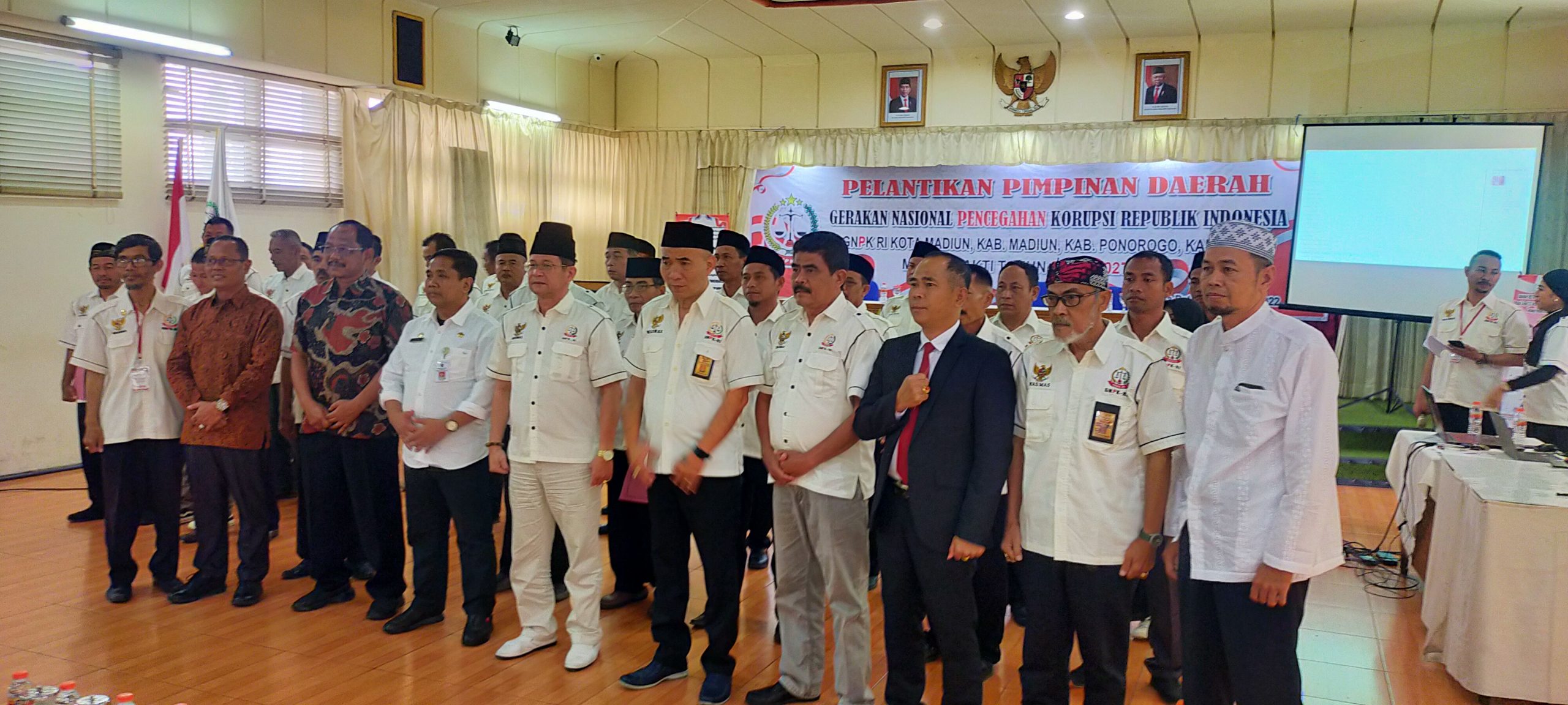 Foto Istimewa : Ketua Umum GNPK RI Pusat dan Ketua GNPK RI Jatim dan Daerah Foto Bersama
