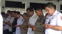 Puluhan ASN Pemkab Jember melaksanakan salat gaib (beritalima.com/sugik)