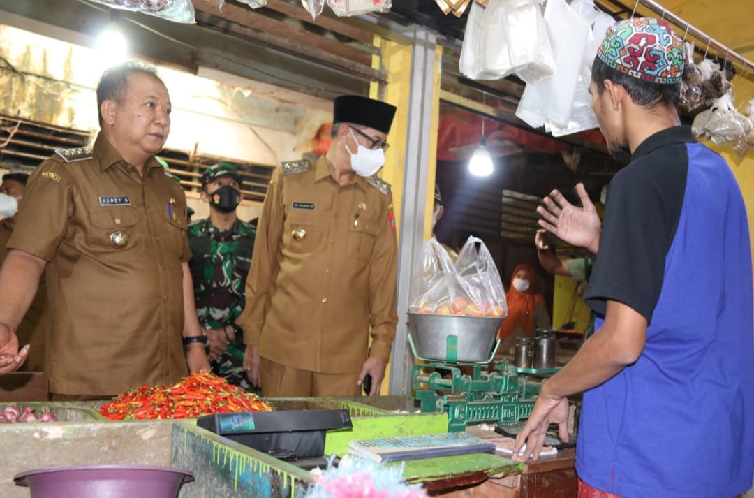 Bupati dan Wabup sidak ke Pasar Tanjung (beritalima.com/dokumentasi)