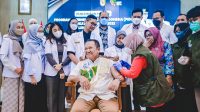 Bupati Hendy saat vaksin dosis keempat di Pendopo Wahyawibawagraha (beritalima.com/istimewa)