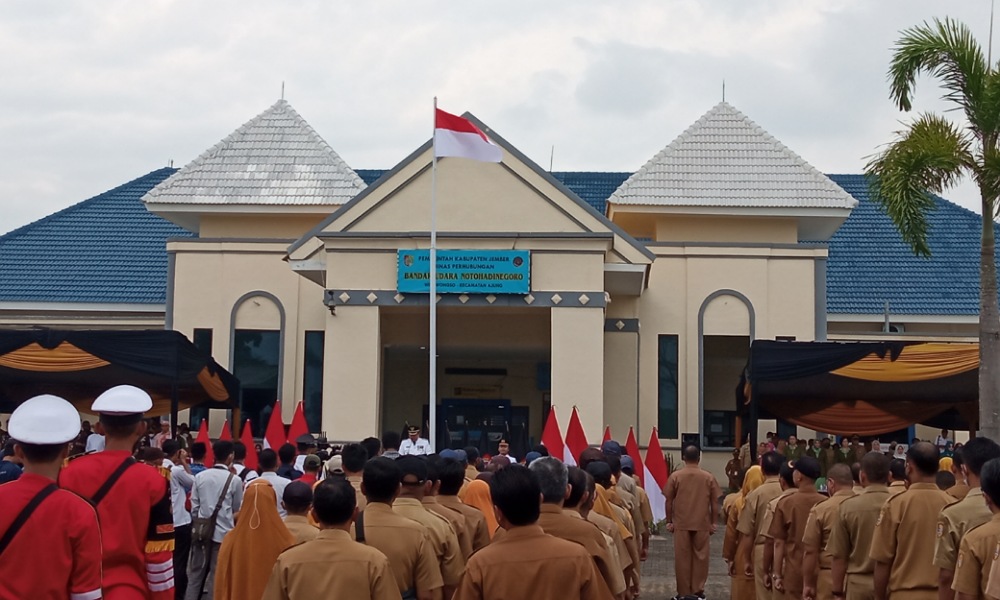 Upacara Peringatan Hari Jadi Kabupaten Jember ke-94 tahun di Bandara Notohadinegoro (beritalima.com/sugik)