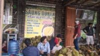 Saung Durian Mbah Nur -Duo AL tempat favorit para penikmat durian di Wonosobo