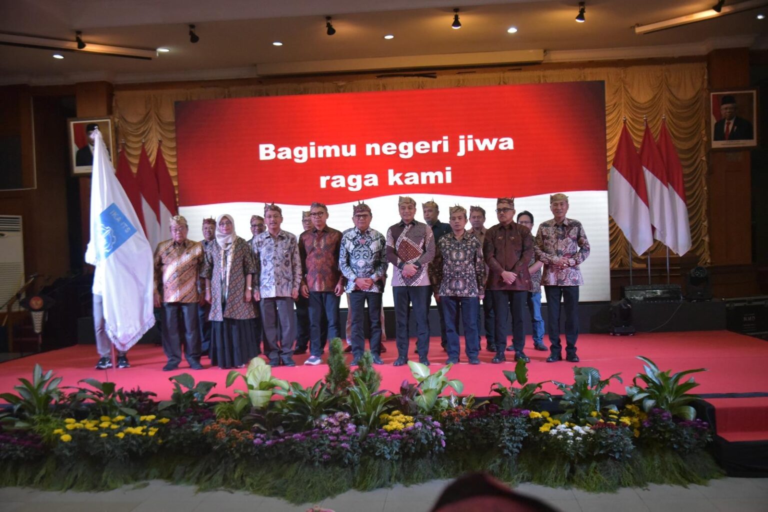 Sah Wali Kota Eri Cahyadi Dilantik Sebagai Ketua Umum Ika Its Jatim