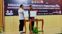 Bupati bersama Ketua KPU tandatangani MoU di Aula PB Sudirman (beritalima.com/sugik)