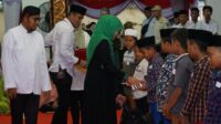 Gubernur Jawa Timur Khofifah Indar Parawansa bersama Bupati Sumenep Achmad Fauzi