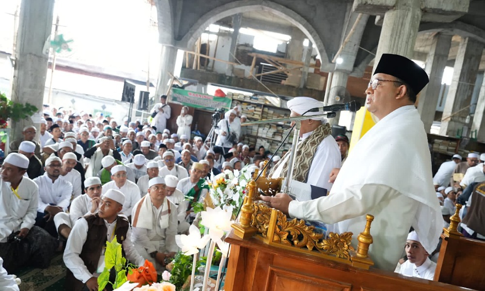 Anies Baswedan saat menghadiri Haul Akbar di Jember (beritalima.com/istimewa)