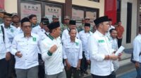 Pengurus DPC PKB Jember bersama puluhan Panji Bangsa melapor ke Polres Jember (beritalima.com/sugik)