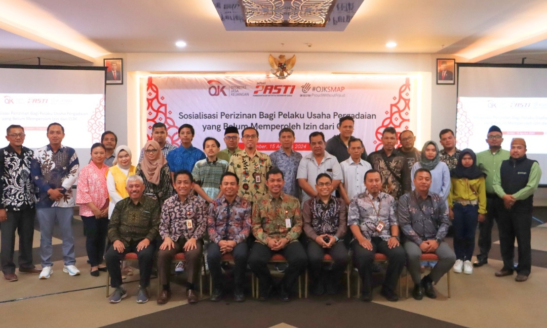 Foto bersama usai mengikuti sosialisasi izin pegadaian (beritalima.com/sugik)